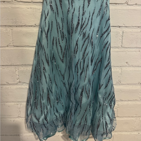 JUNIORS PROM DRESS - Picture 11 of 11